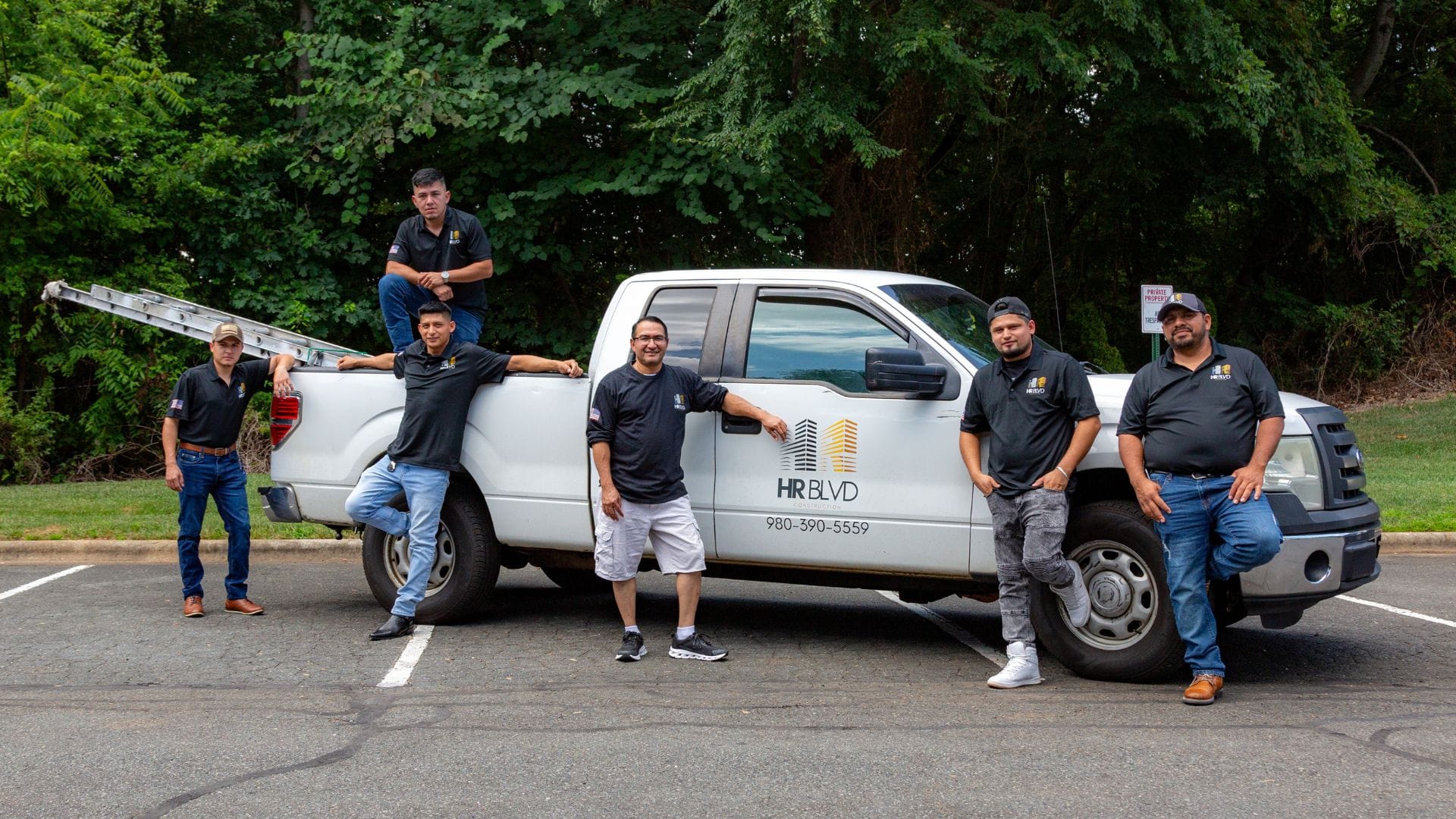 HR Blvd - Team Photo White Truck